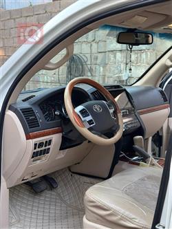 تۆیۆتا لاند کروزەر